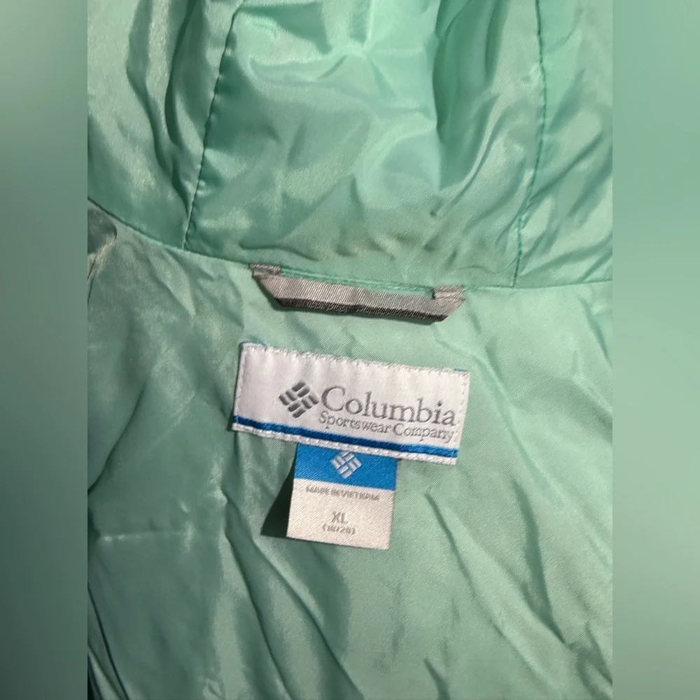 Columbia‎ Two-Tone Quilted Jacket in Teal and Light Green